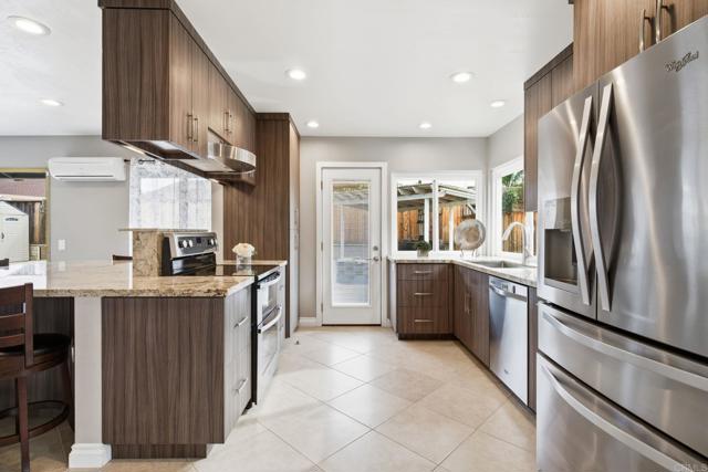 Detail Gallery Image 12 of 44 For 1711 Oak Hill Dr, Escondido,  CA 92027 - 4 Beds | 2 Baths