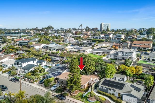 2747 Fairfield St, San Diego CA: https://media.crmls.org/mediaz/0bd1d91f-eaa6-429d-bbd4-13a3f9e84a42.jpg