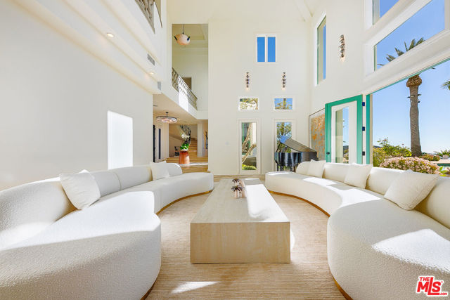 10502 Yellow Hill Road, Malibu CA: https://media.crmls.org/mediaz/0bd253f1-0c40-410b-bbdc-445aa90ef472.jpg