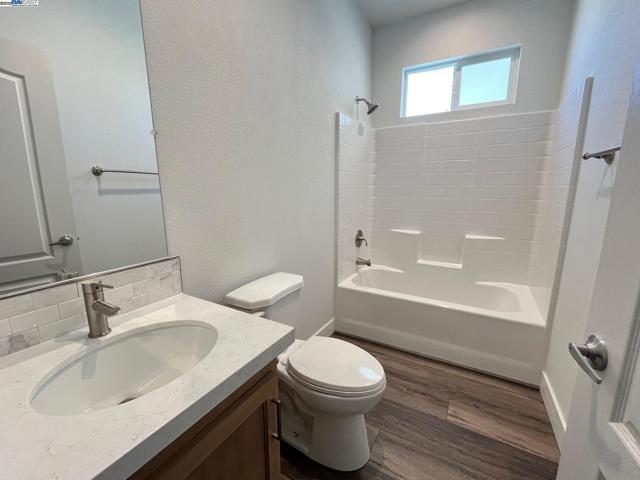 1587 Delemos Ave, Hayward CA: https://media.crmls.org/mediaz/0bd26db3-6477-4f30-98a8-37a3dd2cb8a2.jpg