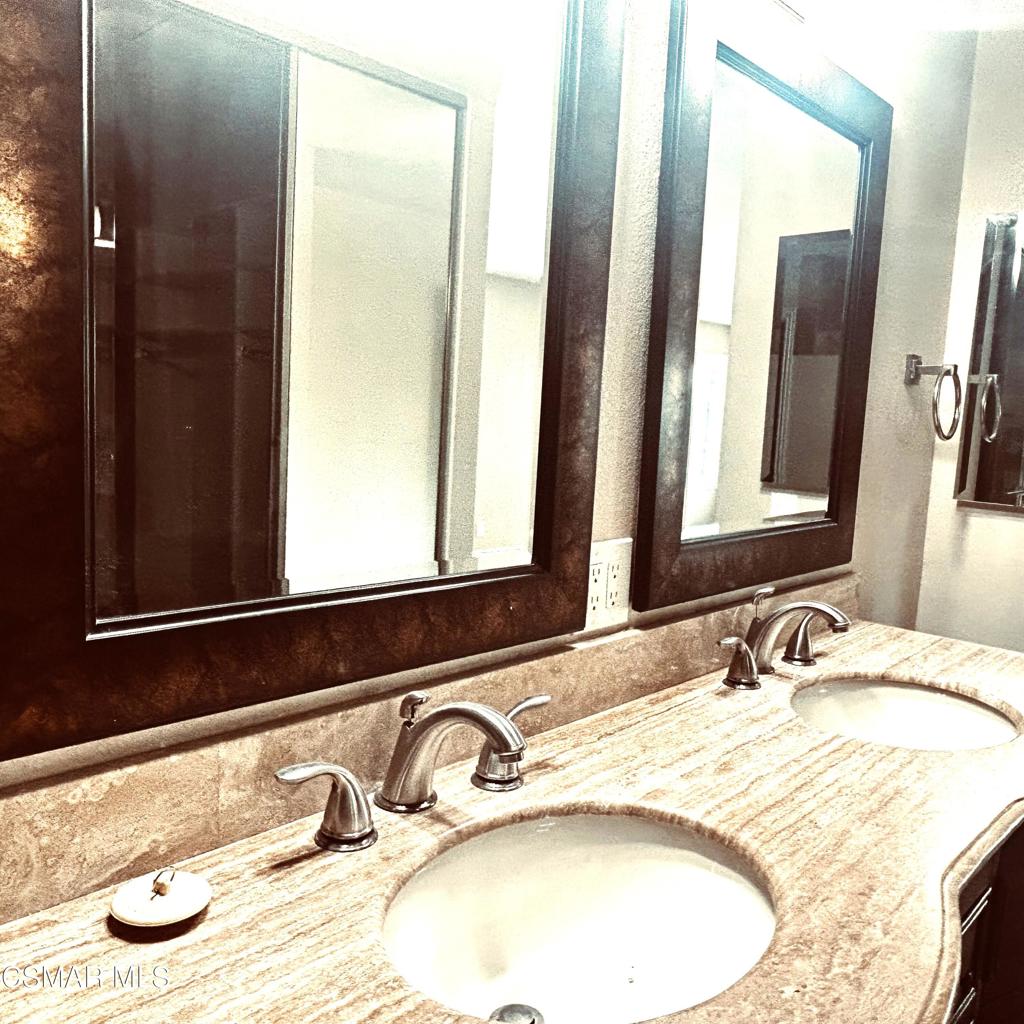 https://media.crmls.org/mediaz/0bd2f72a-5300-4f64-8d37-e741e8c17e49.jpg?preset=X-Large