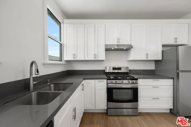 1912 7th Avenue, Los Angeles CA: https://media.crmls.org/mediaz/0bd344d7-b881-4a16-a7f9-b09a3cfcbc13.jpg