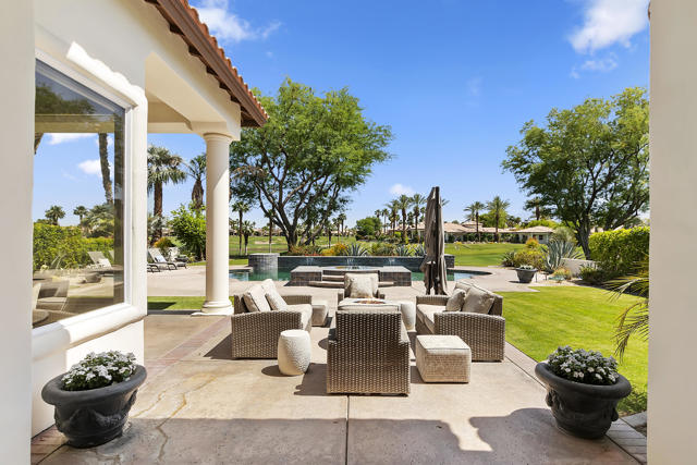 48644 Vista Palomino, La Quinta CA: https://media.crmls.org/mediaz/0bd34e7d-785b-4362-bfd1-e0167f450dff.jpg