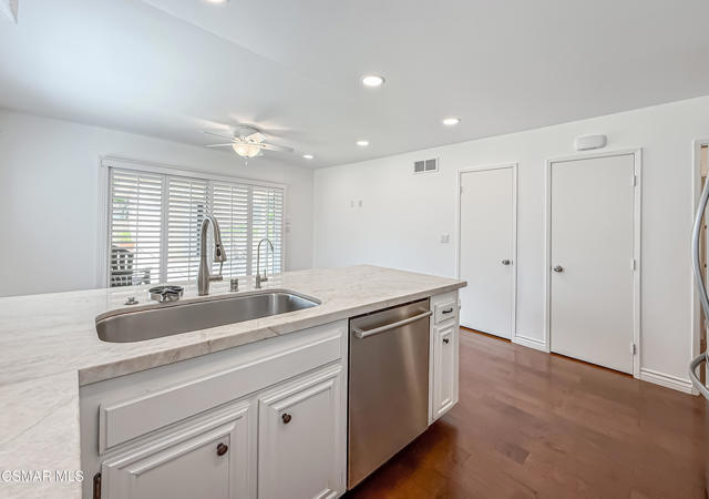 2829 Shoreview Circle, Westlake Village CA: https://media.crmls.org/mediaz/0bd39bdb-a31b-45ea-8295-c940976836a2.jpg