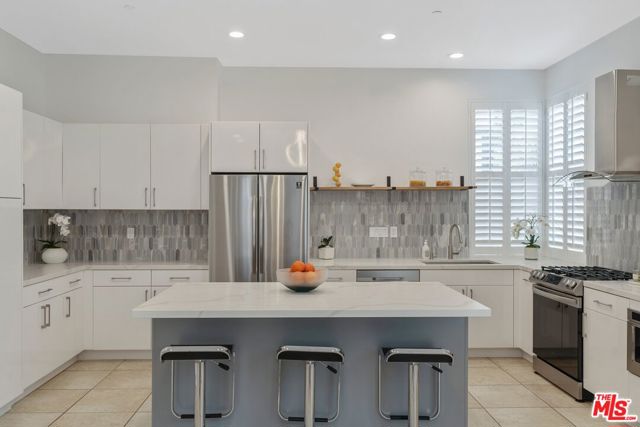 12923 Bluff Creek Drive, Los Angeles CA: https://media.crmls.org/mediaz/0bd3a892-fb3e-4cca-b660-4775850287e0.jpg