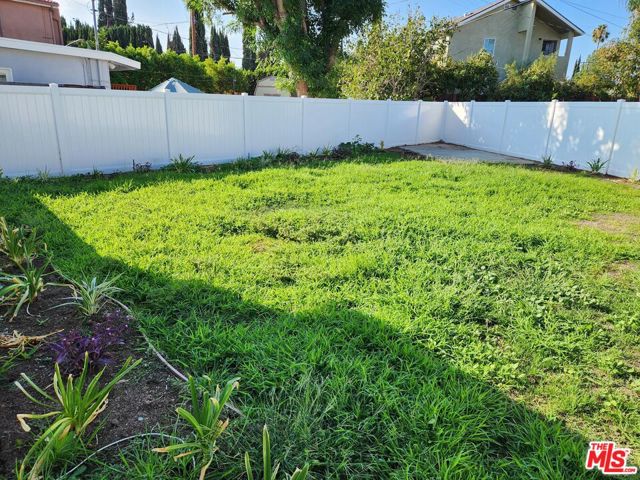17832 Rhoda Street, Encino CA: https://media.crmls.org/mediaz/0bd3ae98-12dc-4f1f-8c4b-935d596c62c2.jpg