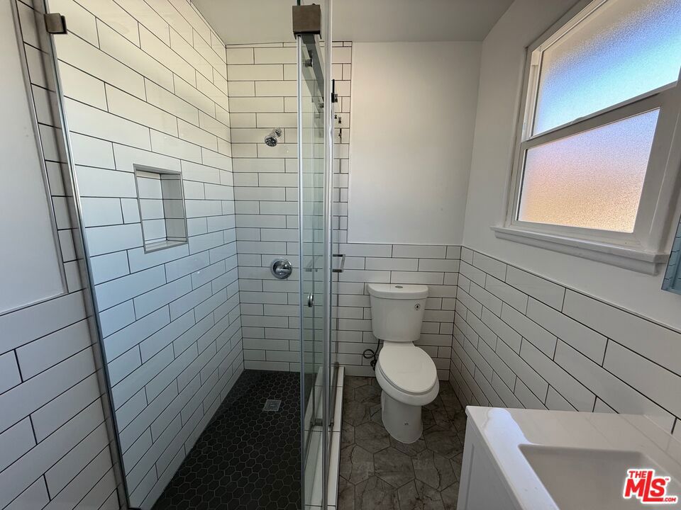 https://media.crmls.org/mediaz/0bd3c929-12dd-4ea8-937a-ec9365d374d6.jpg?preset=X-Large