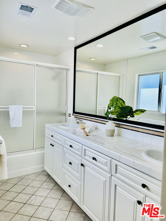 12520 Stanwood Place, Los Angeles CA: https://media.crmls.org/mediaz/0bd40527-5413-40fe-a80b-f4165350758b.jpg