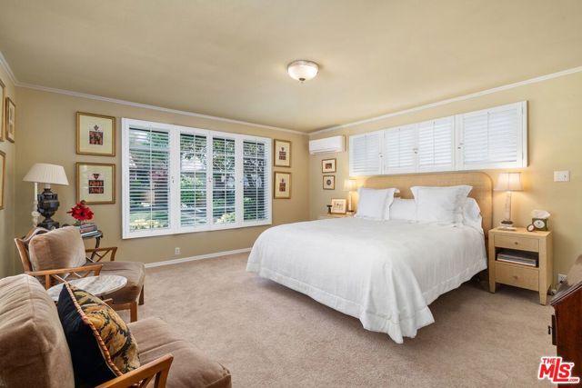 434 S Muirfield Road, Los Angeles CA: https://media.crmls.org/mediaz/0bd4315d-bc3d-407f-b78b-001f0615124a.jpg