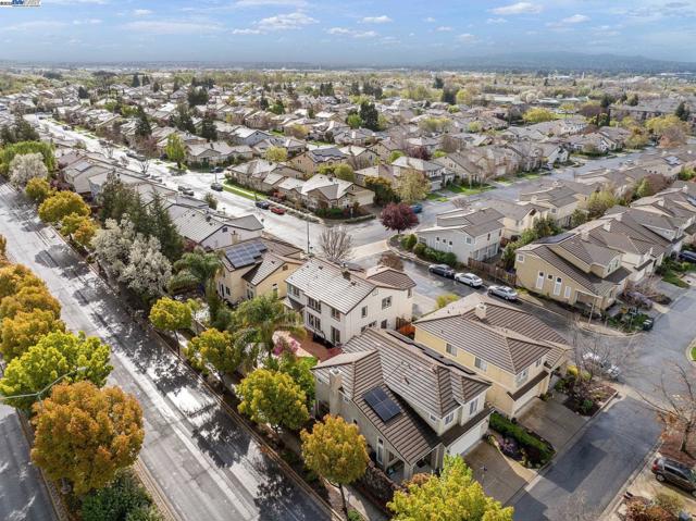 5089 Winterbrook Ave, Dublin CA: https://media.crmls.org/mediaz/0bd43d14-e1a2-4240-9936-3752ddea953e.jpg