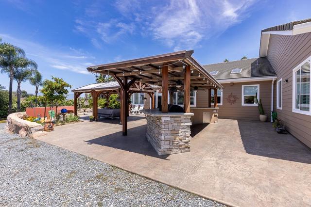 10166 Rancho Roble Rd., Escondido CA: https://media.crmls.org/mediaz/0bd43e87-2a49-4b40-8ba5-31d23987a30e.jpg