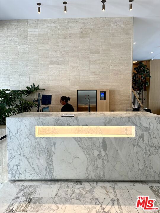 999 N Doheny Drive, West Hollywood CA: https://media.crmls.org/mediaz/0bd46596-87d5-4fd7-9c86-54e3d7dd84ac.jpg