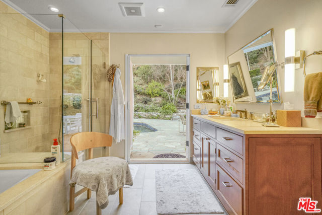 9420 Eden Drive, Beverly Hills CA: https://media.crmls.org/mediaz/0bd4d657-190b-4b89-80f0-eaa18c681768.jpg