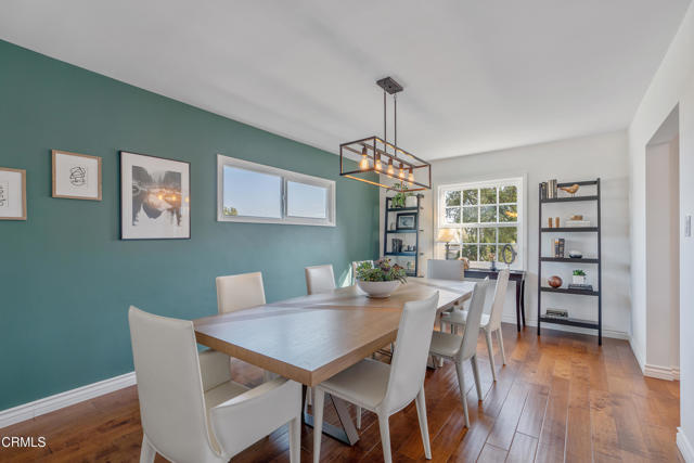 519 Paulette Place, La Canada Flintridge CA: https://media.crmls.org/mediaz/0bd54580-236a-4cbe-af45-d715ecce9e07.jpg