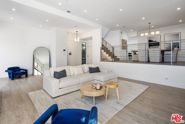 5254 Yarmouth Avenue, Encino CA: https://media.crmls.org/mediaz/0bd55f2f-982e-4edb-bbc3-197615f77ec3.jpg