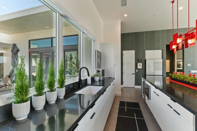 885 Fountain Drive, Palm Springs CA: https://media.crmls.org/mediaz/0bd59cc7-17f4-4e6c-941b-eda1d684604e.jpg