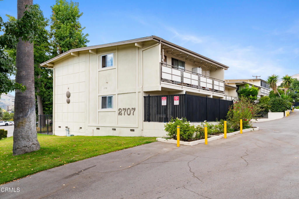 2707 Montrose Avenue #8