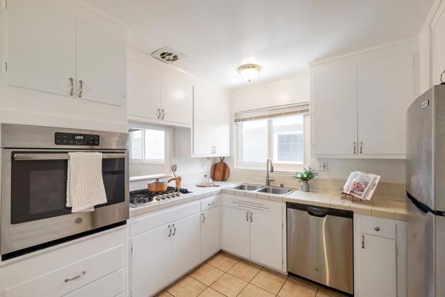 2225 Salisbury Way, San Mateo CA: https://media.crmls.org/mediaz/0bd657dc-b978-483a-83ba-0785e9b12508.jpg