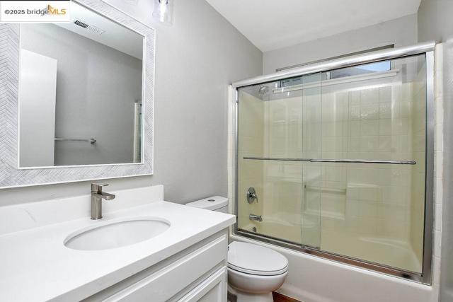 668 Miller Dr, Oakley CA: https://media.crmls.org/mediaz/0bd6637a-959e-40a7-8c12-f7aae3cd18f0.jpg