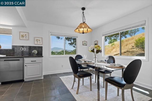 491 Camelback Rd, Pleasant Hill CA: https://media.crmls.org/mediaz/0bd668a9-b954-45ab-9144-fd027abdf951.jpg