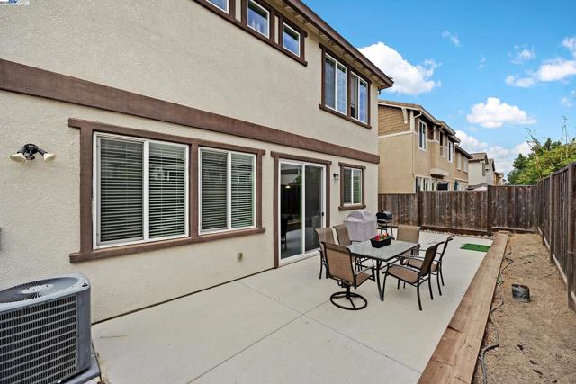 268 Coolcrest Dr, Oakley CA: https://media.crmls.org/mediaz/0bd68a63-901a-4272-9d17-0d25cd282c2e.jpg