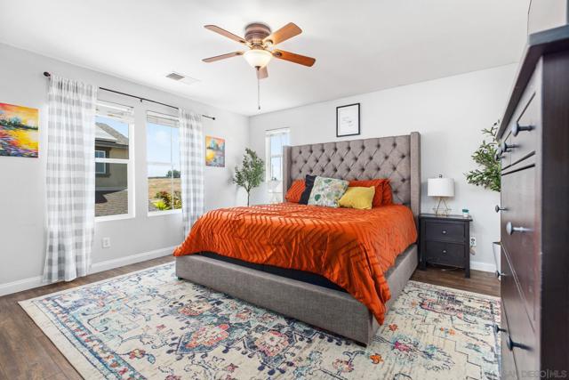 1675 Tree Song Ln, Chula Vista CA: https://media.crmls.org/mediaz/0bd76e61-2c4c-4afe-ad2a-26c000b2e85c.jpg