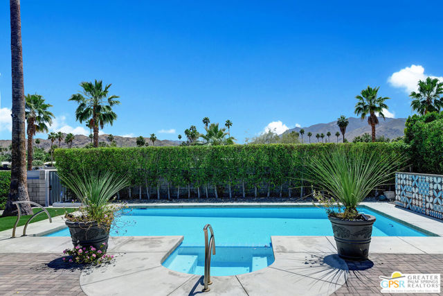 830 N Riverside Drive, Palm Springs CA: https://media.crmls.org/mediaz/0bd801c1-b0ad-4edb-828f-3a99b8ce54a0.jpg