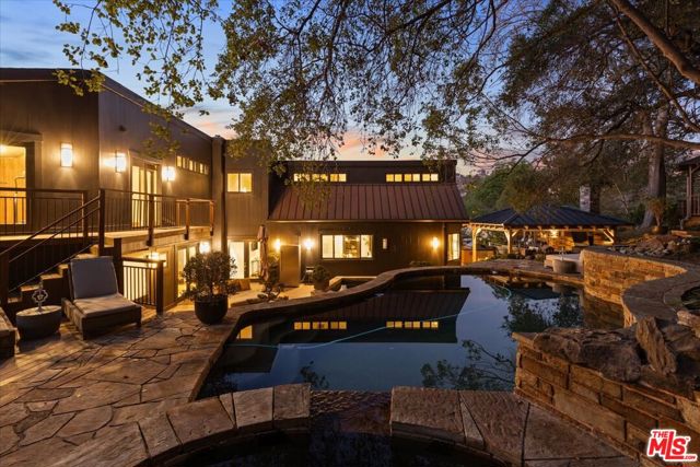3000 Cornwall Drive, Glendale CA: https://media.crmls.org/mediaz/0bd8195d-e7c9-425b-ba2e-ade67ff38907.jpg