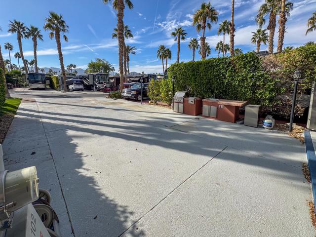 80394 Avenue 48, Indio CA: https://media.crmls.org/mediaz/0bd89e60-6cf3-40f2-a2f8-f28a61e9021a.jpg