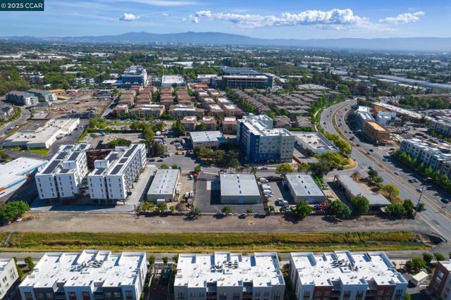 320 Riesling Ave, Milpitas CA: https://media.crmls.org/mediaz/0bd98918-f277-4527-898c-0094a015ee92.jpg
