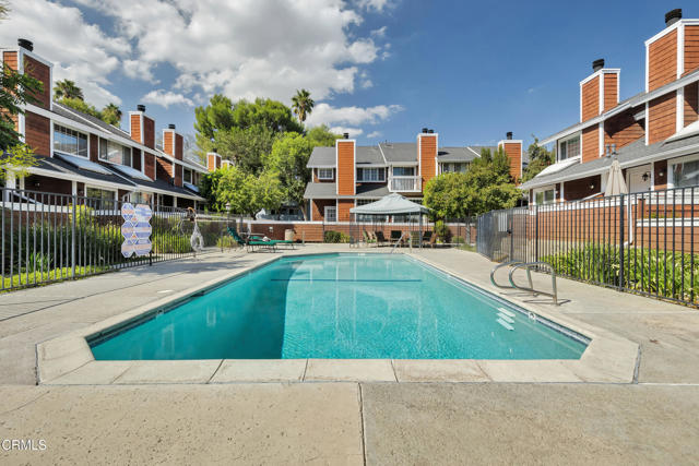 19431 Sherman Way, Reseda CA: https://media.crmls.org/mediaz/0bda7c6e-f192-4b60-a491-ca862608534e.jpg