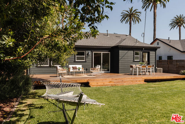 2709 S Harcourt Avenue, Los Angeles CA: https://media.crmls.org/mediaz/0bda8cf3-97f7-4f01-899d-98a00c62dc78.jpg