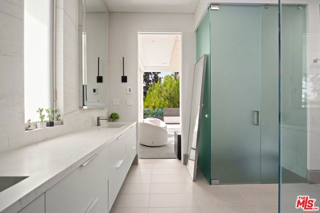 1410 Georgina Avenue, Santa Monica CA: https://media.crmls.org/mediaz/0bdaade5-f27c-425e-8d83-2b4c685bff74.jpg