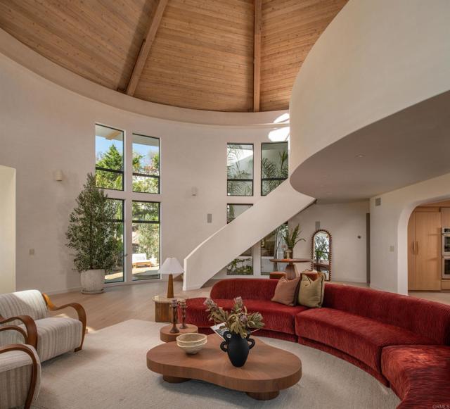 14847 Vista Del Oceano, Del Mar CA: https://media.crmls.org/mediaz/0bdad6cd-8170-4cc9-8e75-695776caf901.jpg