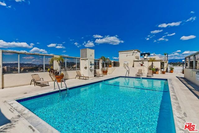 421 S La Fayette Park Place, Los Angeles CA: https://media.crmls.org/mediaz/0bdc1f37-b3b0-4758-9408-da5f0903348c.jpg