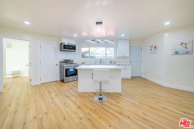 5633 La Mirada Avenue, Los Angeles CA: https://media.crmls.org/mediaz/0bdc25f3-6a24-4647-b4ff-f7397dc1a8b6.jpg