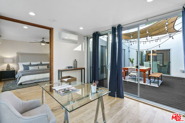 2700 Coolidge Avenue, Los Angeles CA: https://media.crmls.org/mediaz/0bdc2c68-172b-43ed-b665-8cd5605d0989.jpg