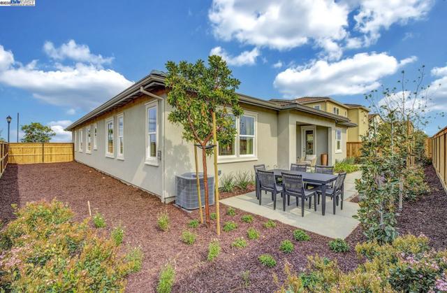 367 W CALABRIA DRIVE, Mountain House CA: https://media.crmls.org/mediaz/0bdc98f5-c203-4fc4-986e-39af90f4a19f.jpg