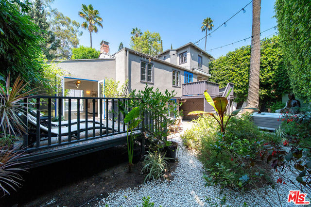 6626 Cahuenga Terrace, Los Angeles CA: https://media.crmls.org/mediaz/0bdd1585-9d1b-421c-a8de-dfd5f604031d.jpg