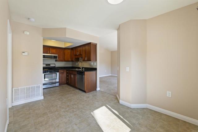 100 Sea Cliff Way, Oceanside CA: https://media.crmls.org/mediaz/0bdd7a83-f722-443a-88f8-eec88a5c1134.jpg