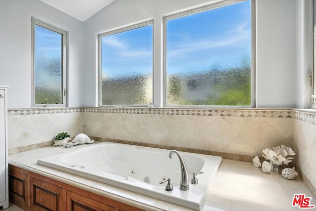 3200 Elm Avenue, Manhattan Beach, California 90266, 5 Bedrooms Bedrooms, ,4 BathroomsBathrooms,Residential,For Sale,Elm,25584821