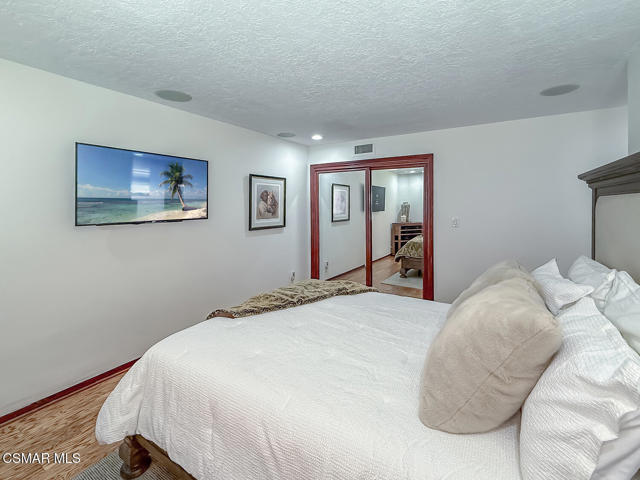 16030 Moorpark Street, Encino CA: https://media.crmls.org/mediaz/0bde108c-c66e-4c08-ab31-4693d798953b.jpg
