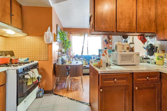 748 Clara Street, Oakland CA: https://media.crmls.org/mediaz/0bde1791-d1ac-443a-b4ec-9b121bf8de8f.jpg
