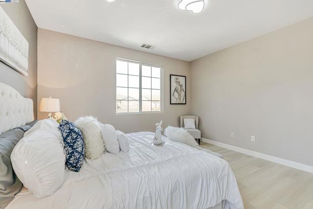 113 Silver Bell Way, Oakley CA: https://media.crmls.org/mediaz/0bde64e3-2cc4-4889-b21c-aa5b509268d5.jpg