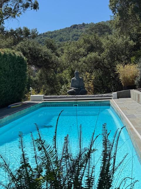 18490 Withey Road, Monte Sereno CA: https://media.crmls.org/mediaz/0bdf5f41-c751-4e7f-b796-73d2340ba09e.jpg