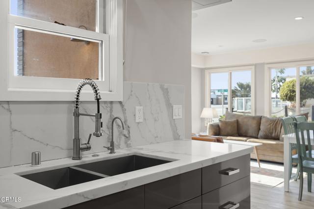 2924 Lakeshore Court, Oxnard CA: https://media.crmls.org/mediaz/0bdf8b7d-895d-4363-8ba5-ed052f45c82f.jpg