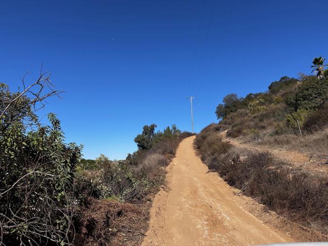 40 Oak Glen Road, Valley Center CA: https://media.crmls.org/mediaz/0be03d76-bf8c-435a-8a02-0d6021a39261.jpg