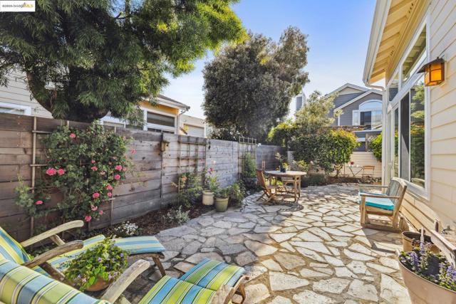 26 Farallon Ct, Richmond CA: https://media.crmls.org/mediaz/0be16ff0-5e4f-4871-acc8-6c158b235790.jpg