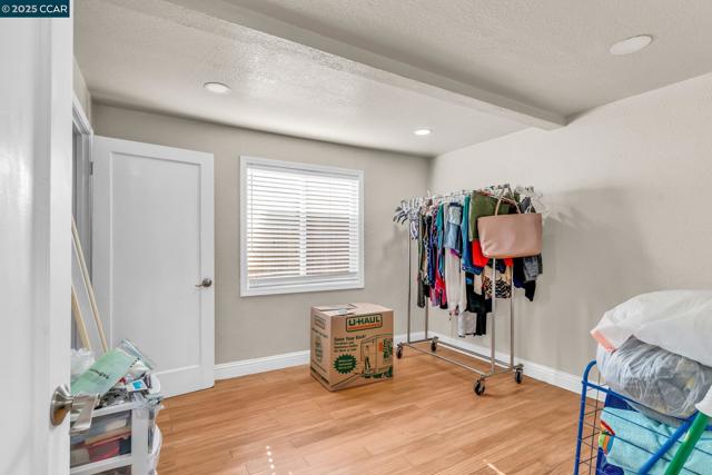 612 Thomas Dr, Richmond CA: https://media.crmls.org/mediaz/0be1a836-42cf-44c1-8e36-a782c3e42575.jpg