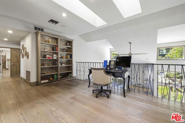 Image 25 of 64 For 26954 Whitehorse Place